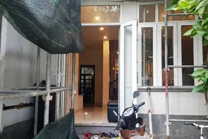 Cận cảnh căn nhà nứt toác sát dự án D'Edge Thảo Điền