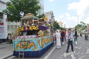 Chủ trại hòm nói gì về việc rải vàng mã bị xử phạt?