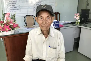 Cụ ông đi lạc ở Thủ Đức đang tìm người thân