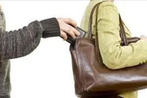 Camera trên xe buýt ghi lại cảnh nghi móc túi ở Thủ Đức