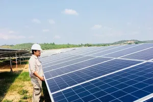 Thu 200 tỉ/năm nhờ kinh doanh điện mặt trời