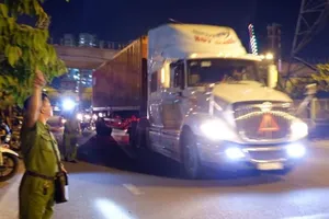 Trắng đêm kiểm tra ma túy tài xế ô tô, xe tải