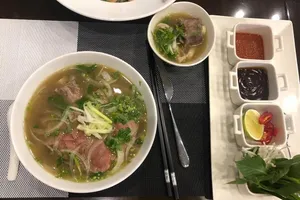 'Review' tô phở và 2 món siêu đắt ở tòa nhà cao nhất Việt Nam