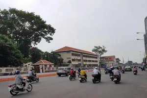 Rào đường Tôn Đức Thắng để xây cầu Thủ Thiêm 2