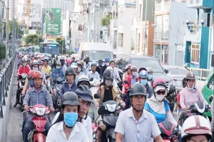 Ám ảnh kẹt xe khi đi qua cầu Kênh Tẻ