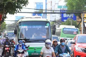 Dán số điện thoại cảnh sát hình sự trên xe buýt