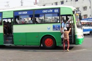 Sở GTVT TP.HCM thu hồi phù hiệu xe vi phạm