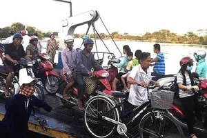 Xây dựng cầu sắt thay thế phà An Phú Đông