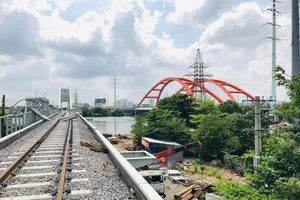 Sắp thông cầu đường sắt Bình Lợi sau nhiều lần trễ hẹn