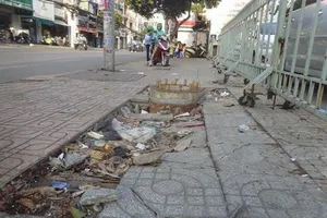 Tăng cường xử phạt xe lưu thông trên vỉa hè 