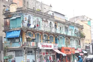 Người dân nói gì khi bị di dời khẩn cấp khỏi chung cư?