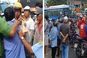 Đình chỉ tài xế dùng dao đâm tài xế Grab khi xảy ra va chạm