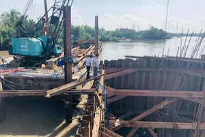 Chùm ảnh: Thấy gì khi kiểm tra dự án cầu Long Kiểng, Nhà Bè?