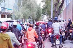 Thường xuyên kẹt xe tại dự án cầu Thủ Thiêm 2