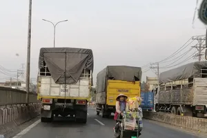 Hạn chế xe tải nặng trên quốc lộ 1
