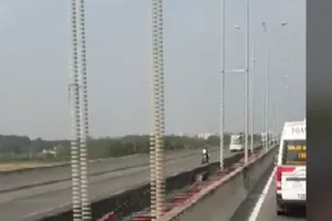 Hơn 5.000 xe máy chạy vào cao tốc TP.HCM - Long Thành