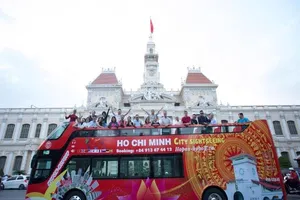 Cận cảnh buýt hai tầng mui trần ở TP.HCM