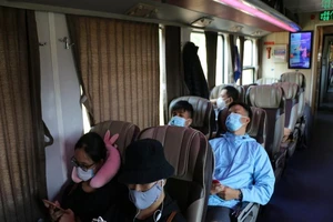 Toàn bộ hành khách đều được đo thân nhiệt trước khi lên tàu