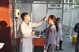 Phun thuốc sát trùng nhiều nơi để phòng dịch Corona