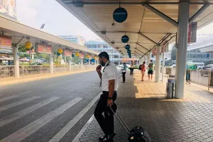 Cận cảnh sân bay Tân Sơn Nhất lại vắng hoe