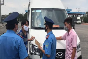 Cách ly toàn xã hội: TP.HCM lập nhiều chốt kiểm soát xe khách