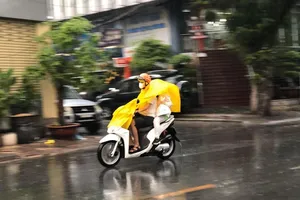 TP.HCM được giải nhiệt sau cơn mưa trái mùa
