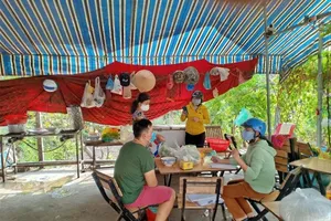 Thủ Đức: 2 người bị phạt vì không đeo khẩu trang