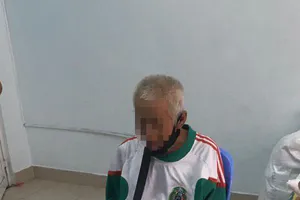 Con trai cụ ông ăn xin có 12 chứng minh thư nói gì?