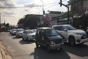 Đường lên Đà Lạt đang kẹt xe nghiêm trọng, kéo dài 5 km