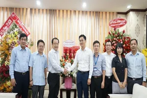 Sở GTVT TP chúc mừng báo Pháp Luật TP.HCM