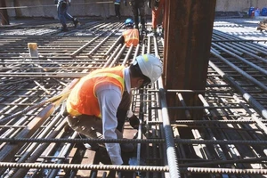 Đã đổ bê tông dưới lòng nhà ga Bến Thành