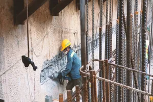 Thi công hoàn thiện lối lên xuống nhà ga Ba Son