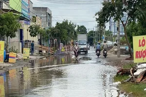 Dân bức xúc vì công trình giao thông thi công bầy hầy