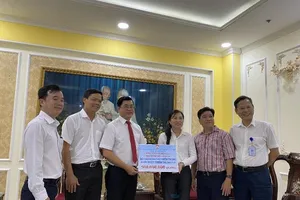 EVNHCMC hỗ trợ miền Trung 500 triệu đồng