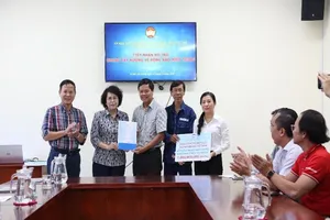 EVNHCMC tiếp tục hỗ trợ miền Trung 500 triệu đồng