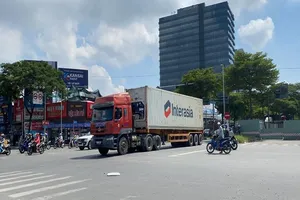 Chú ý lưu thông trên đường Nguyễn Hữu Thọ