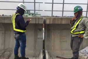 Sở GTVT TP.HCM kiểm tra sự cố lệch dầm tuyến metro số 1