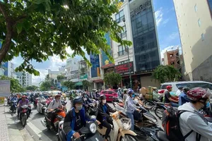 Hàng loạt dự án chống kẹt xe sân bay Tân Sơn Nhất 'bất động'