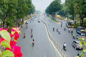 Tết cận kề, TP.HCM vắng lặng vì dịch COVID-19