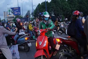 Hiện nay giao thông khu vực An Phú thường xuyên bị ùn tắc. Ảnh: THU TRINH