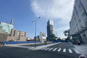 Diện mạo đường Lê Lợi sau khi bỏ rào chắn metro số 1