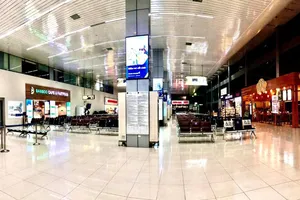 Sân bay Nội Bài vắng hoe