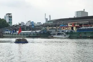 Hạn chế lưu thông đường thủy 120 ngày trên Kênh Tẻ, quận 7 