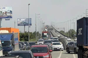 Cấp thẻ nhận diện cho các phương tiện trong thời gian thực hiện Chỉ thị 16