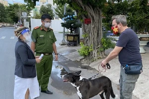TP Thủ Đức: Xử lý nghiêm những người dắt chó đi dạo