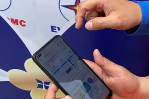 Trúng thưởng gần 1 tỉ đồng khi cài App EVNHCMC CSKH