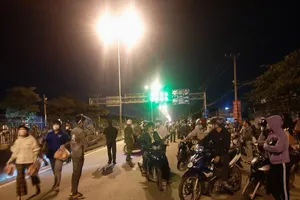 Long An lên tiếng vụ hàng trăm người từ TP.HCM đi xe máy về quê qua địa bàn tỉnh