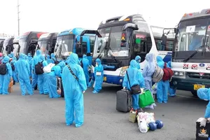 Gần 100 người dân Long An tại TP.HCM đã được đón về quê