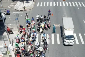 Người dân TP.HCM ra đường nhiều hơn trong đợt giãn cách xã hội