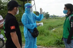 Từ mai, các hãng giao hàng phải tự lo chi phí xét nghiệm
